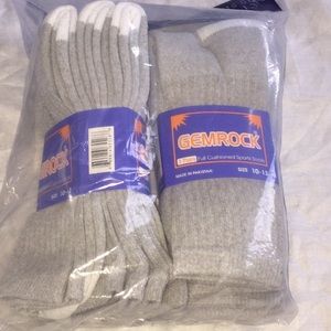Men’s size 10-13 socks.